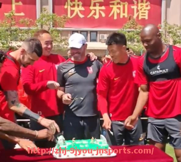 J9九游会登录入口-法甲巴黎足球俱乐部：巴黎圣日耳曼俱乐部的运营与成就